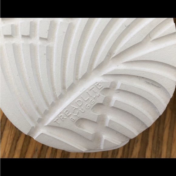 UGG Royale White Sheepskin Fur Slides Slip on Sandals Size 6 - Picture 9 of 11